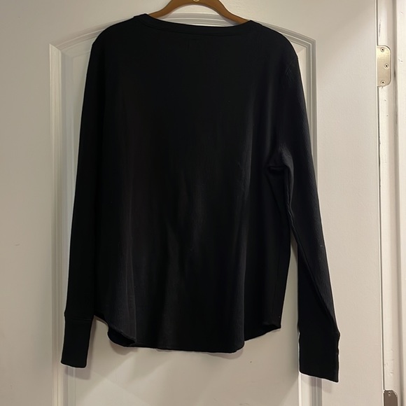 Gap XL long sleeve black light thermal NWT - Picture 5 of 5